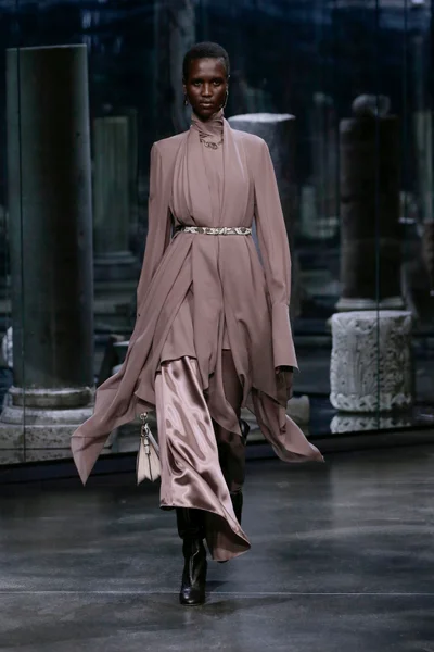 Look 27